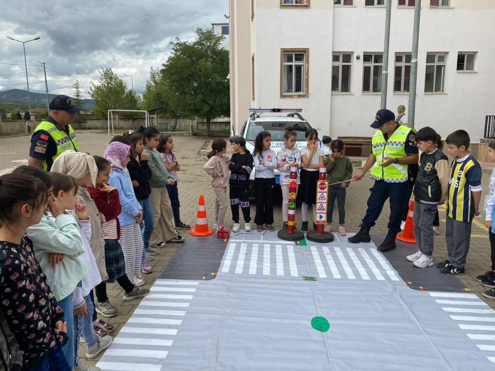 Bingöl İl Jandarma Komutanlığı Trafik Ekipleri, Okullarda Trafik Bilinci Oluşturdu