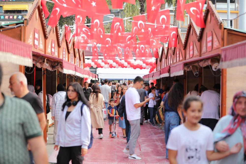 Bandırma'da 5. Kitap Günleri, Cumhuriyet'in 100. Yılına Yakışır Bir Şölenle Tamamlandı