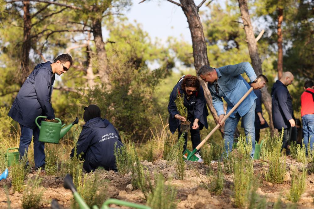 ÇANAKKALE'DEKİ ARICILARA EKİPMAN VE FİDAN DESTEĞİ