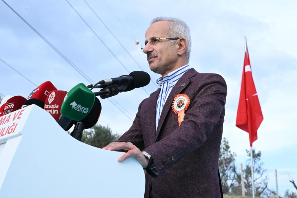 ULAŞTIRMA BAKANI URALOĞLU BURSA'DA DEMİRTAŞ OSB KAVŞAĞI'NI AÇTI: TASARRUF VE HIZIN YOLU!