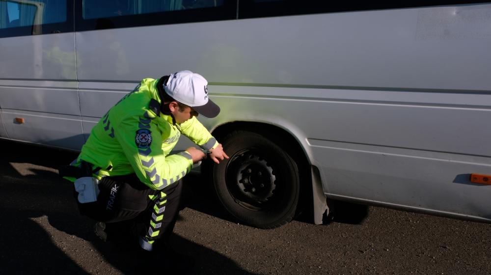 Bingöl de Trafik Ekipleri Zorunlu Kış Lastiği Denetimi Yaptı