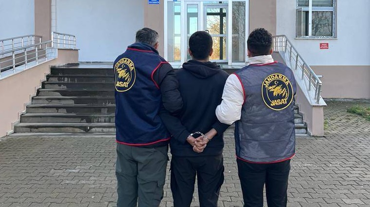 FİRARİ HÜKÜMLÜ BİNGÖL’DE YAKALANDI: 11 SUÇLA ARANAN ŞAHIS TUTUKLANDI!