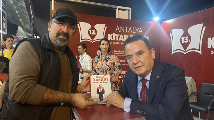 ANTALYALI OKURLAR KİTAP FUARINA AKIN EDİYOR