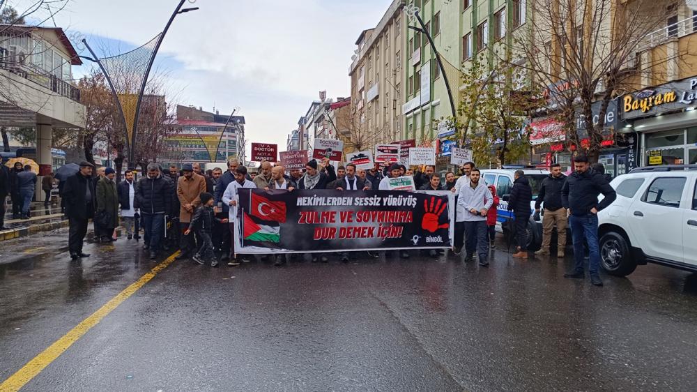 Bingöl’de Sağlık Çalışanları İsrail’i Protesto Etti