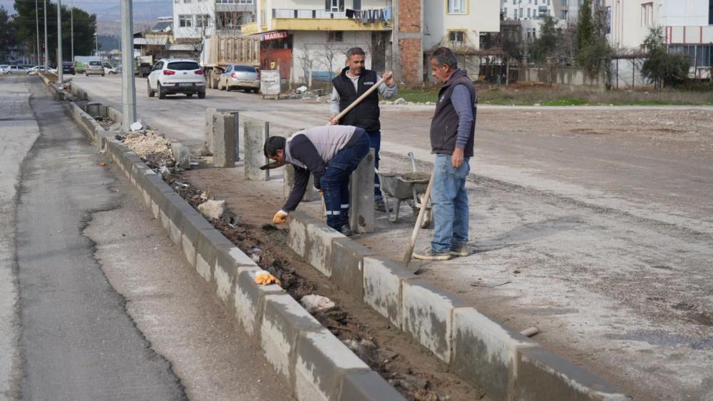 Millet Caddesinde Refüj Düzenleme Çalışmaları Devam Ediyor