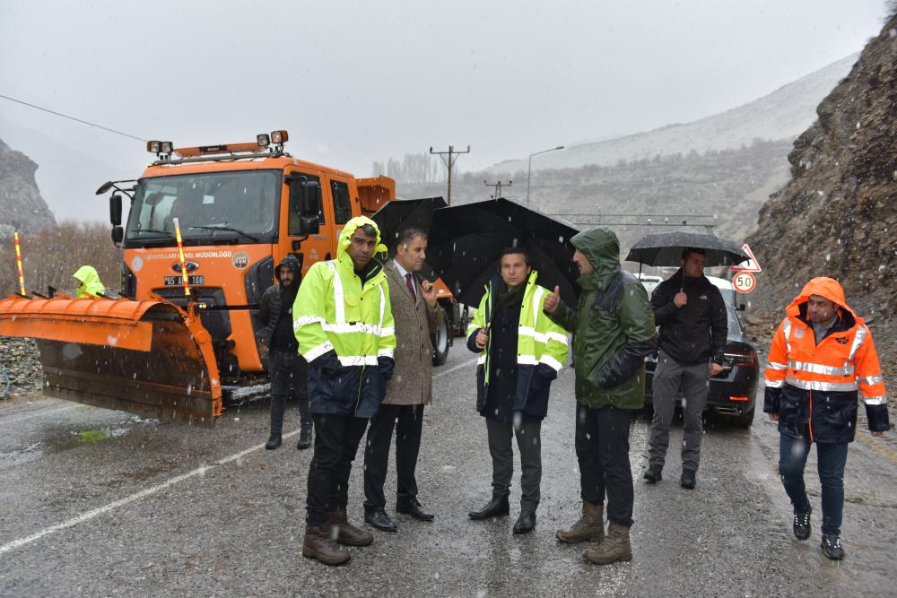 Hakkari Çukurca Karayolu Çığ Düştü