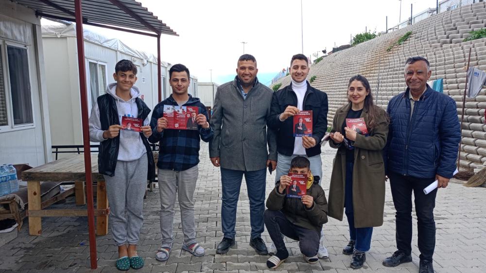 CHP ANTAKYA BELEDİYE MECLİS ÜYESİ ADAYI ERTUĞRUL CUMA TEMEL:KAPI KAPI BİR BAŞKAN ADAYI GİBİ PROJELERİNİ VATANDAŞA ANLATIYOR DESTEK İSTİYOR