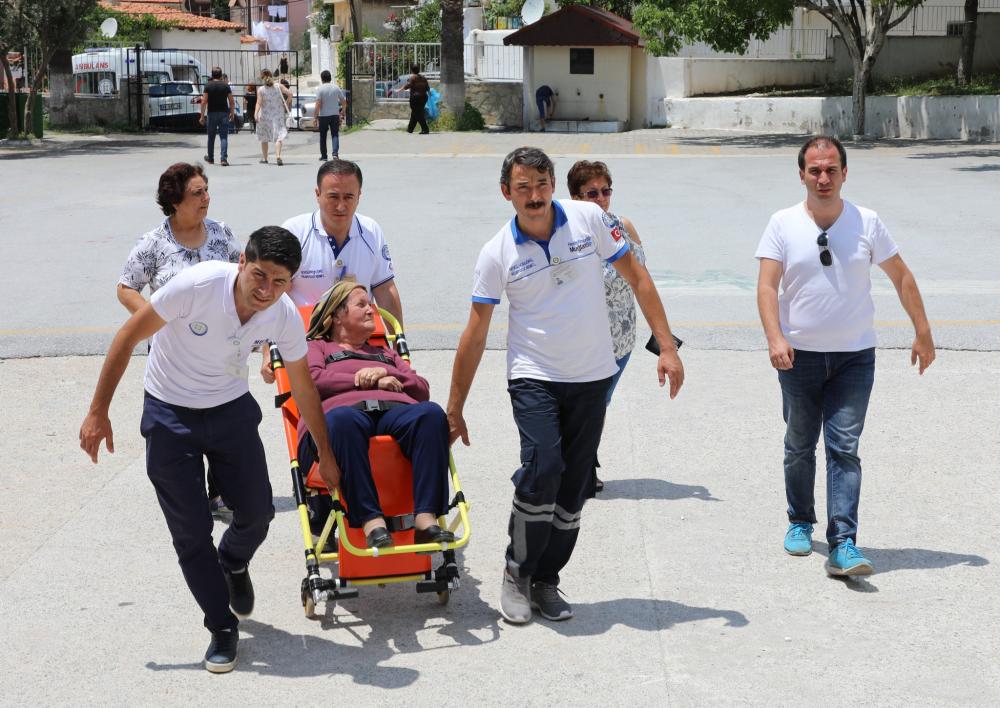 Büyükşehir Ekipleri Vatandaşları Sandığa Götürecek