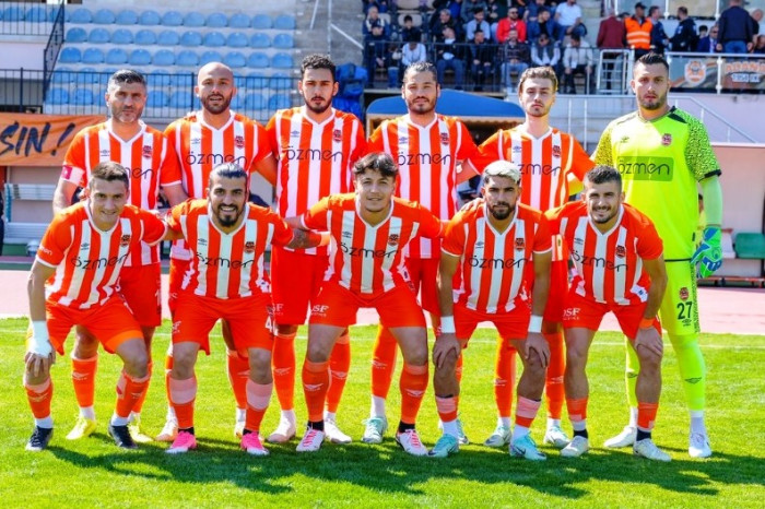 Adana 1954 FK zirvede tek başına