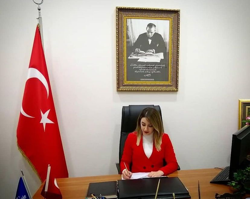 TÜRKİYE'NİN EN GENÇ MUHTAR ADAYI CANSU AKDAĞ YENİDEN MUHTAR SEÇİLDİ