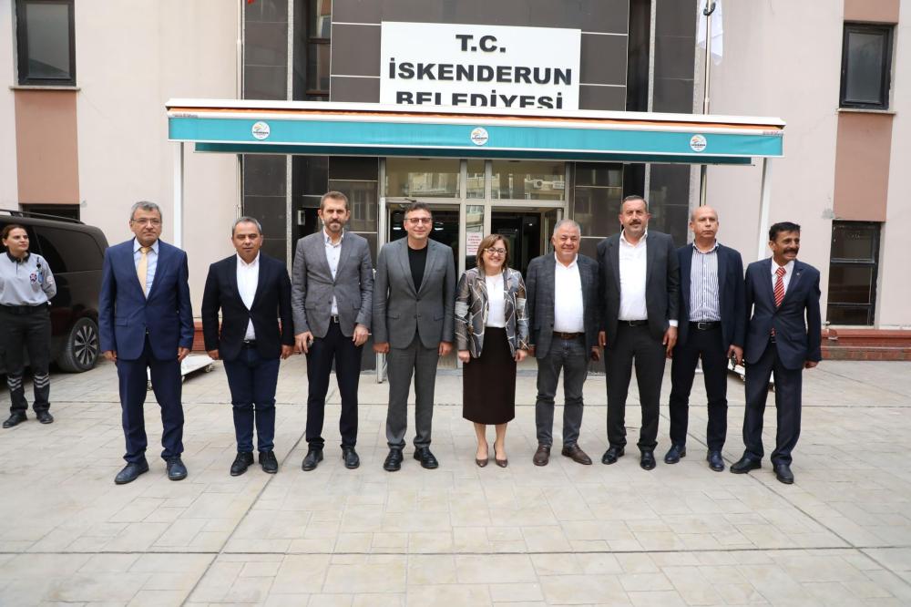 ŞAHİN İSKENDERUNUN VE MEHMET DÖNMEZİN YANINDAYIZ YAKININDAYIZ