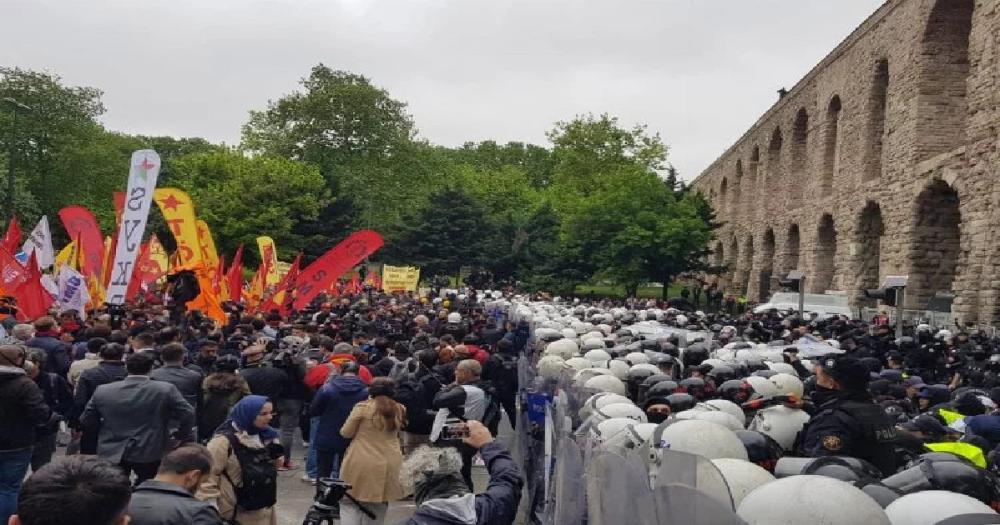 1 MAYIS EMEK VE DAYANIŞMA GÜNÜ'NDE, GERGİNLİK ÇIKARAN PROVAKATÖR GRUPLARA POLİS MÜDAHALESİ OLDU