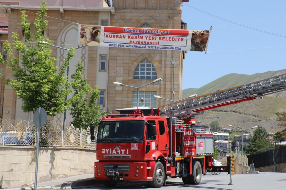 HAKKARİ ZABITASI PANKART ASTI