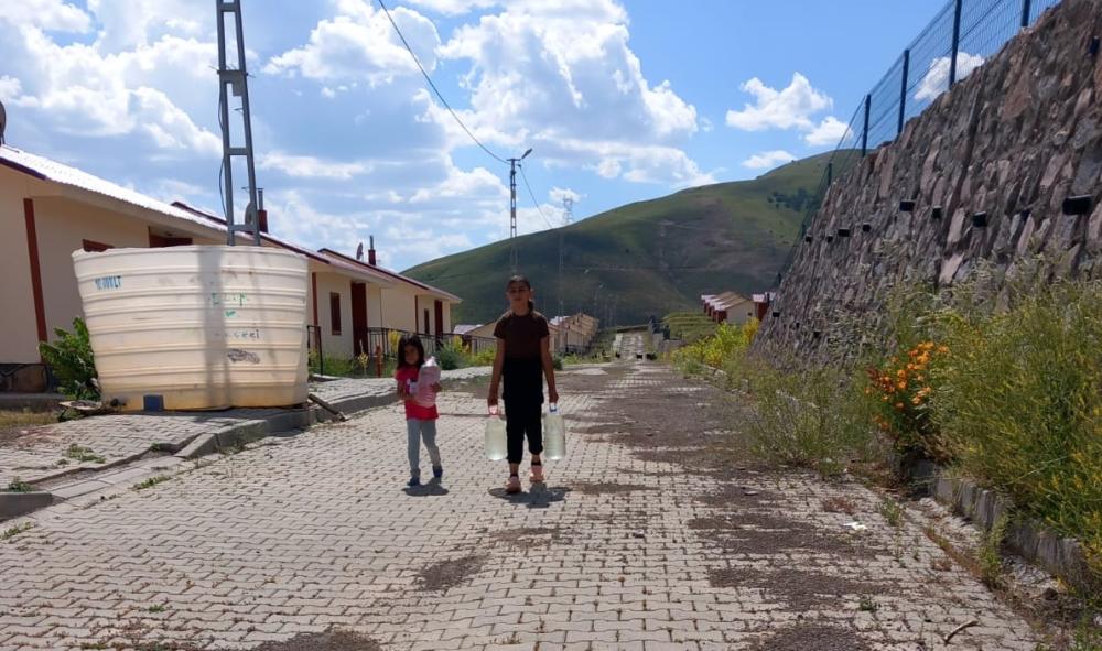 Karlıova'da Deprem Konutlarında Su Mağduriyeti Devam Ediyor