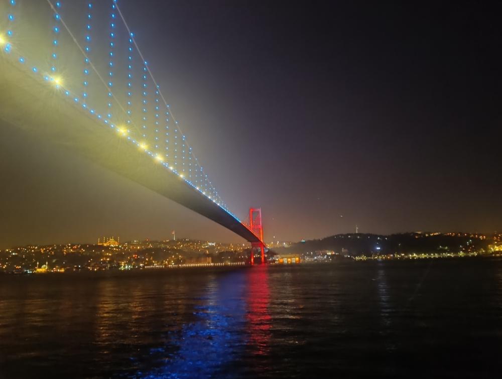 15 TEMMUZ ŞEHİTLER KÖPRÜSÜ ÖNEMLİ GÜNLER İÇİN RENKTEN RENGE BÜRÜNÜYOR