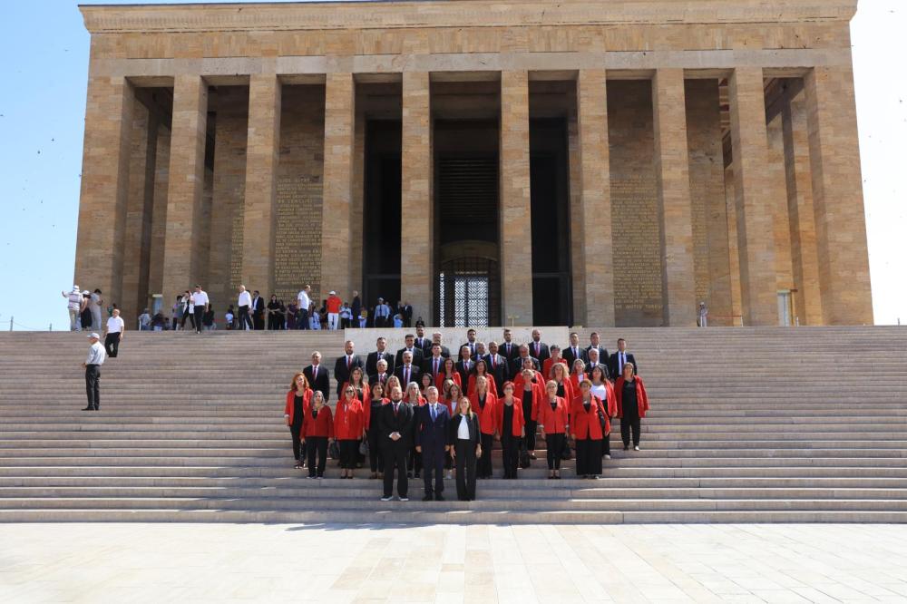 GÜNAY BAŞKANDAN TAM KADRO ANITKABİR ÇIKARMASI