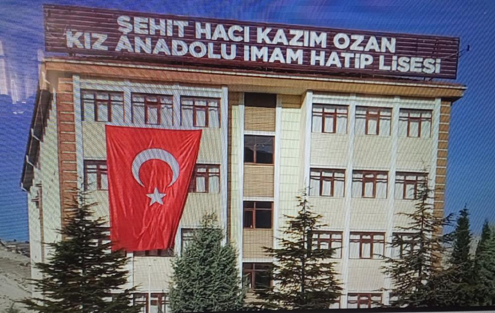 Şehit Hacı Kazım Ozan Kız Anadolu İmam Hatip Lisesinde mezunlar Pilav günü düzenlendi