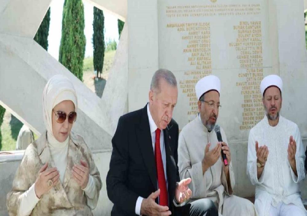 CUMHURBAŞKANI ERDOĞAN, 15 TEMMUZ ŞEHİTLER ANITI VE HAFIZA 15 TEMMUZ MÜZESİ'Nİ ZİYARET ETTİ