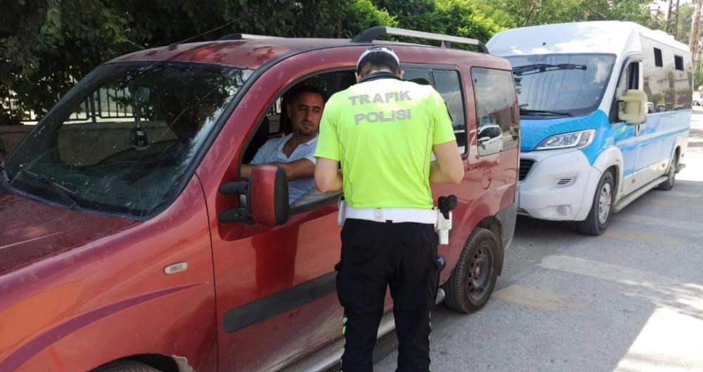 HAKKARİ'DE SÜRÜCÜLERE SIKI DENETİM