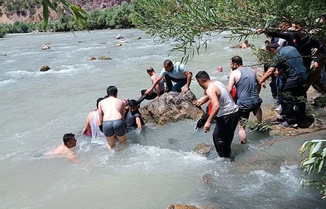 Çukurca'da Feci Olay, Güvenlik Korucusu Suya Düşerek Can Verdi