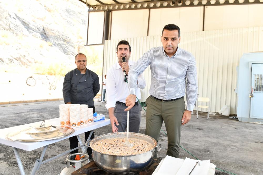 BAŞKAN YILDIZ’DAN PERSONELE AŞURE İKRAMI