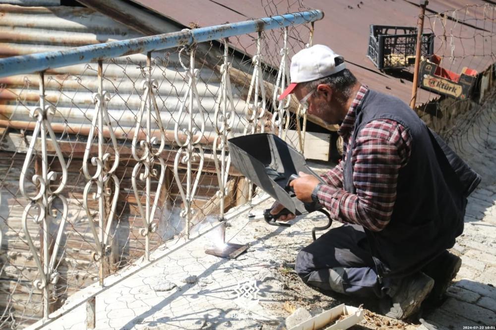 Beypazarı Belediyesi Demir Korkulukları Güvenli Hale Getiriyor