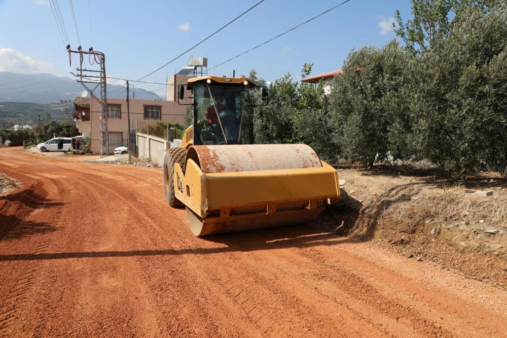 HATAY BÜYÜKŞEHİR BELEDİYESİ'NDEN ÇİFTÇİLERE YOL DESTEĞİ: 4500 METRELİK YOL TAMAMLANDI