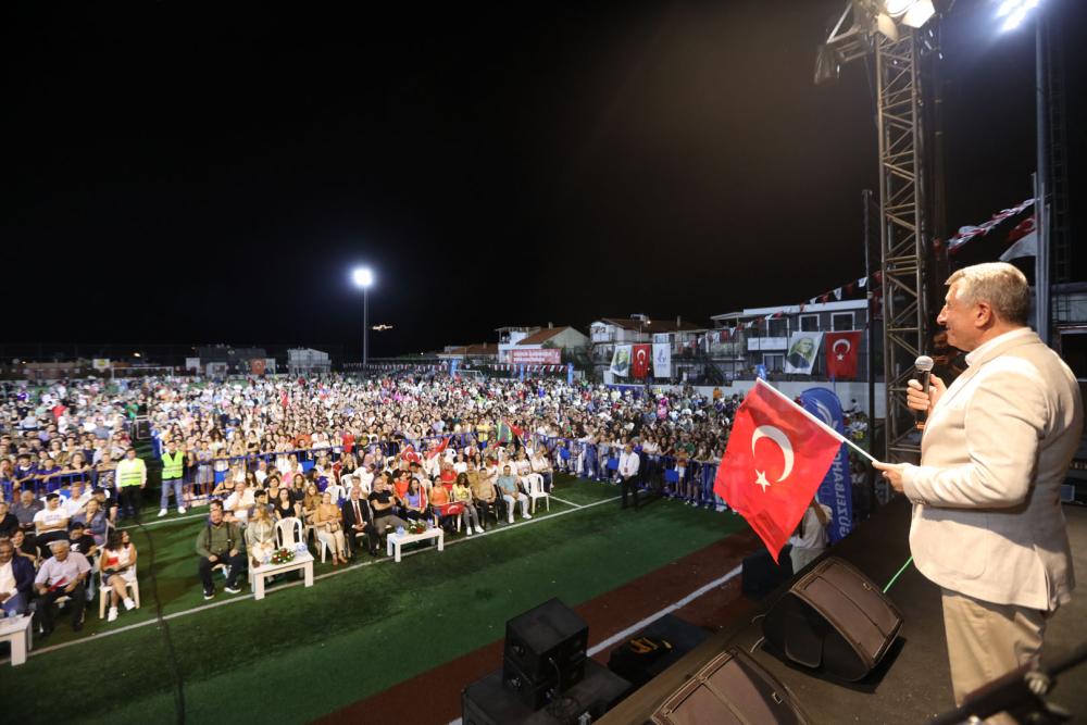 GÜZELBAHÇE’NİN KURTULUŞ COŞKUSU BURAY KONSERİYLE TAÇLANDI