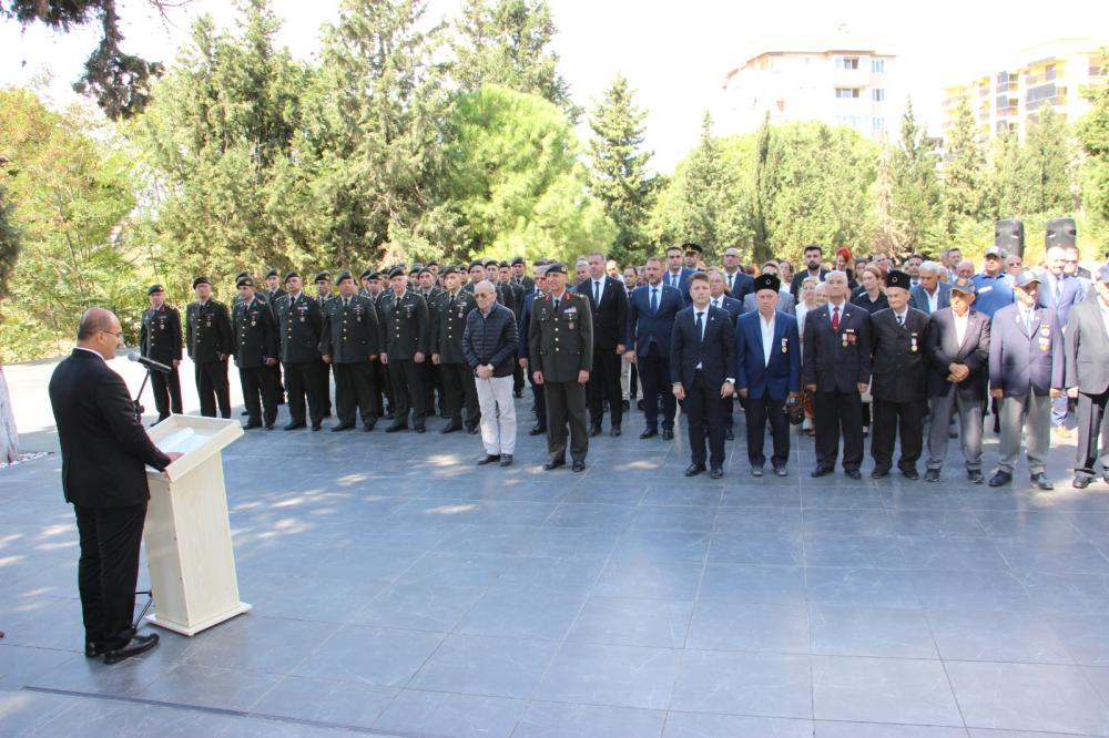 GELİBOLU’DA GAZİLER GÜNÜ KUTLAMALARI: ANIT ÖNÜNDE TÖREN VE ŞEHİTLİK ZİYARETİ