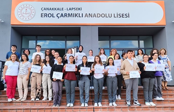 Lapseki Erol Çarmıklı Anadolu Lisesi Projeleriyle Kalite Ödülü Aldı