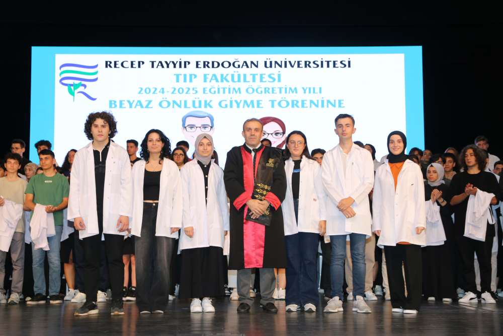 Recep Tayyip Erdoğan Üniversitesi Tıp Fakültesi'nde 2024-2025 Beyaz Önlük Töreni