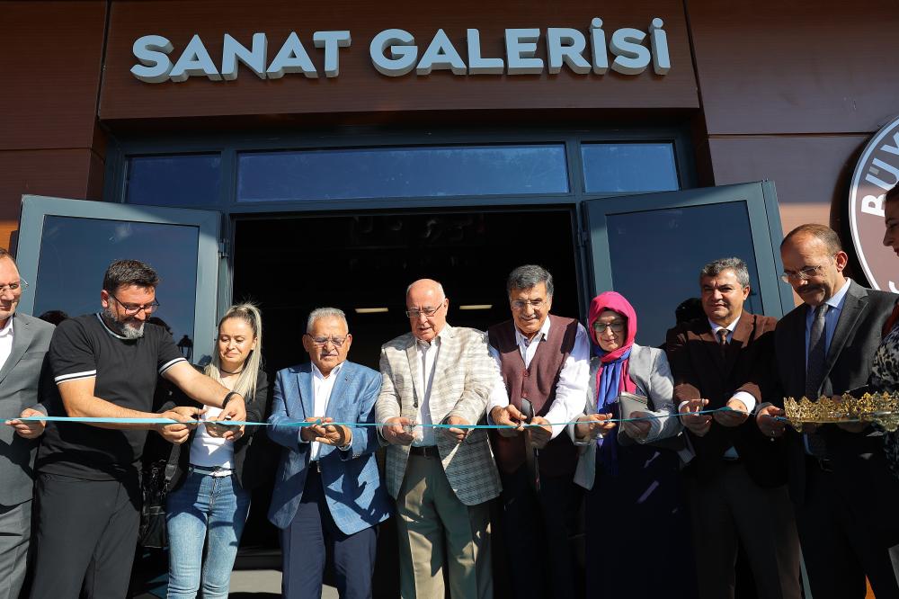 BÜYÜKŞEHİR SANAT GALERİSİ’NDE SEDAT ZEYTİN’DEN ATIK MALZEMELERLE RÖLYEF SERGİSİ