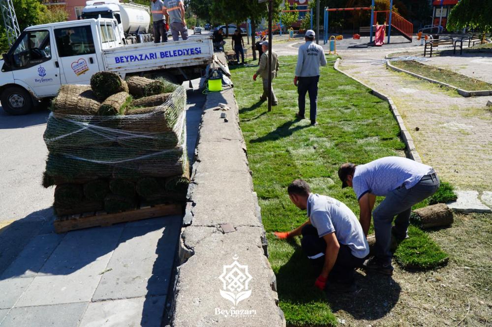 BEYPAZARI’NDA SONBAHAR TEMİZLİĞİ: PARKLARDA BAKIM ÇALIŞMALARI BAŞLADI