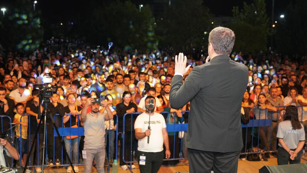 Erdal Erzincan konserinde Adıyaman’a iki büyük müjde