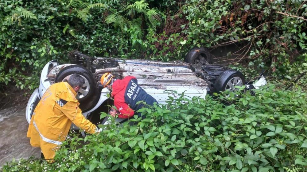 Rize'de Feci Kaza: Otomobil Uçuruma Yuvarlandı, Sürücü Yaralı