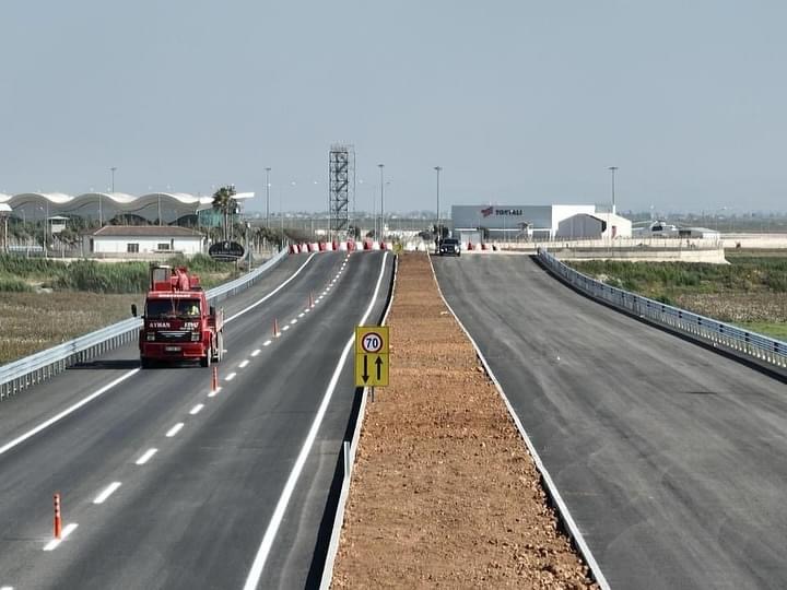 HATAY HAVALİMANI YOLU YENİDEN HİZMETE AÇILDI