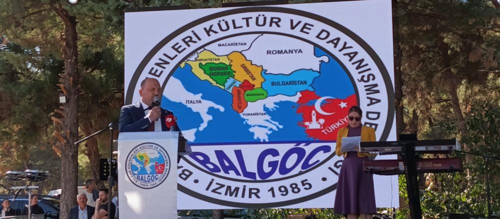 İZMİR BALKAN GÖÇMENLERİ DERNEĞİ, ŞENLİKTE BİRLİK VE MÜCADELE MESAJI VERDİ