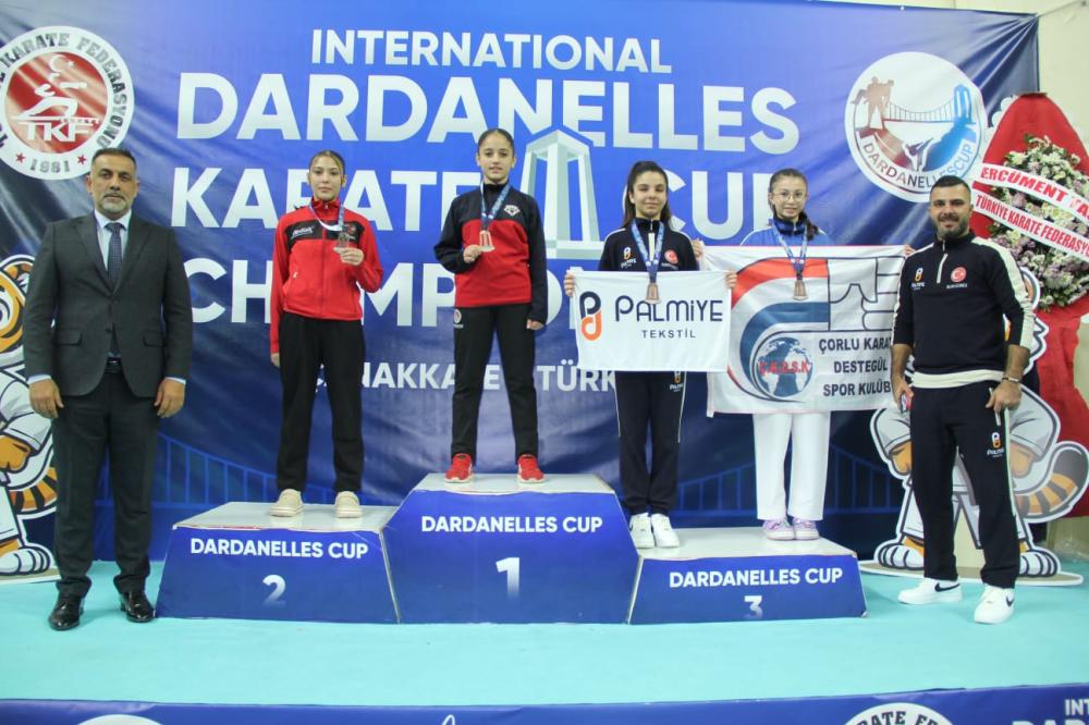 Turna Gürbüz, International Dardanelles Karate Turnuvası’nda Üçüncülük Kazandı