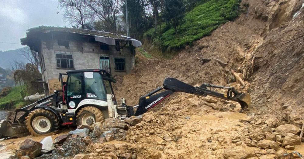 Rize'de Şiddetli Yağışlar 21 Köy Yolunda Heyelana Neden Oldu