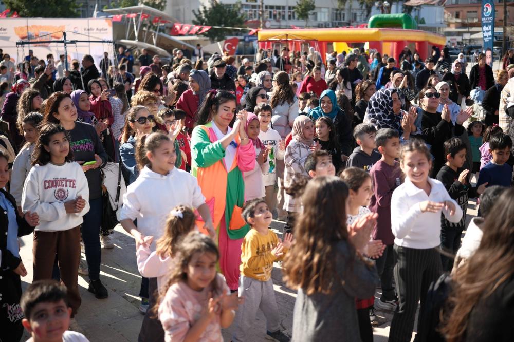 Ceyhan’da Çocuklara Yarıyıl Hediyesi: Karneni Al Gel Şenliği Büyük İlgi Gördü