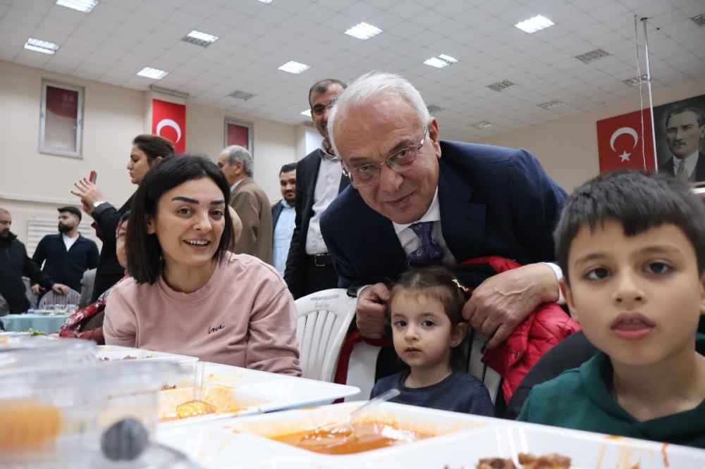 İftar Programında Çocuklara Sürpriz! Oyuncaklarla Mutlu Oldular