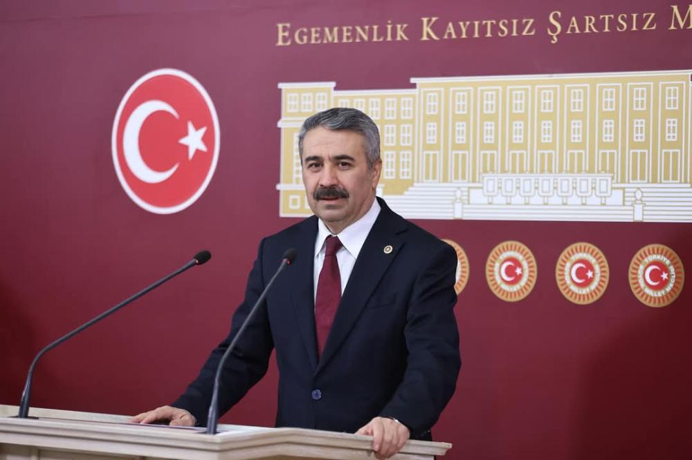 Özgür Özel’in “Cunta Başı” Sözlerine AK Parti’den Sert Tepki