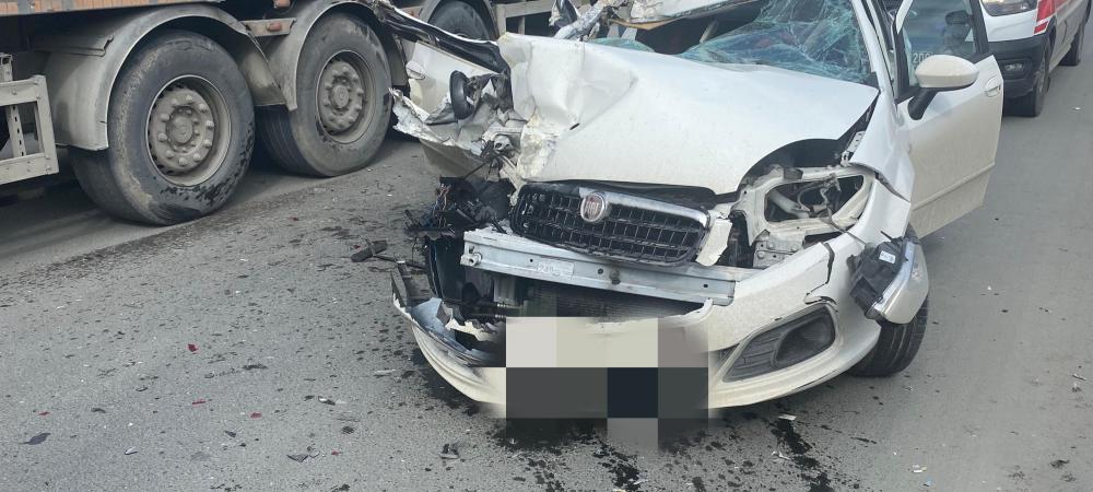 PARK HALİNDEKİ TIRA ARKADAN ÇARPTI