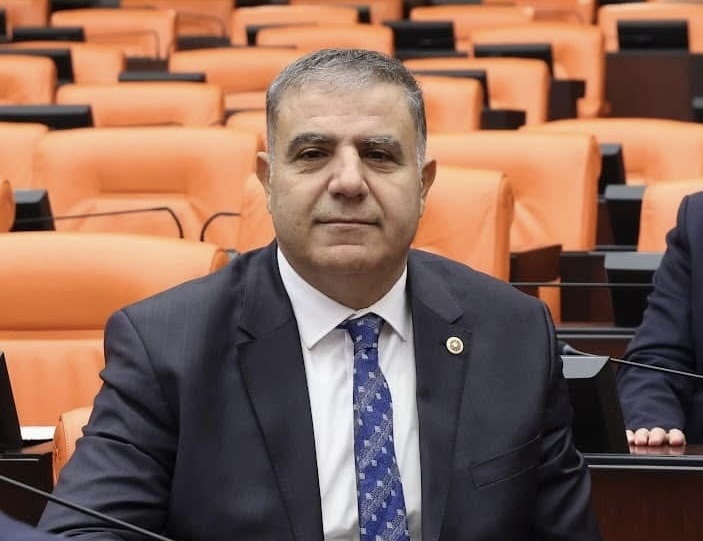 CHP’Lİ GÜZELMANSUR: “HATAY HALKI HER YAĞMURDA KARANLIĞA MAHKÛM EDİLİYOR