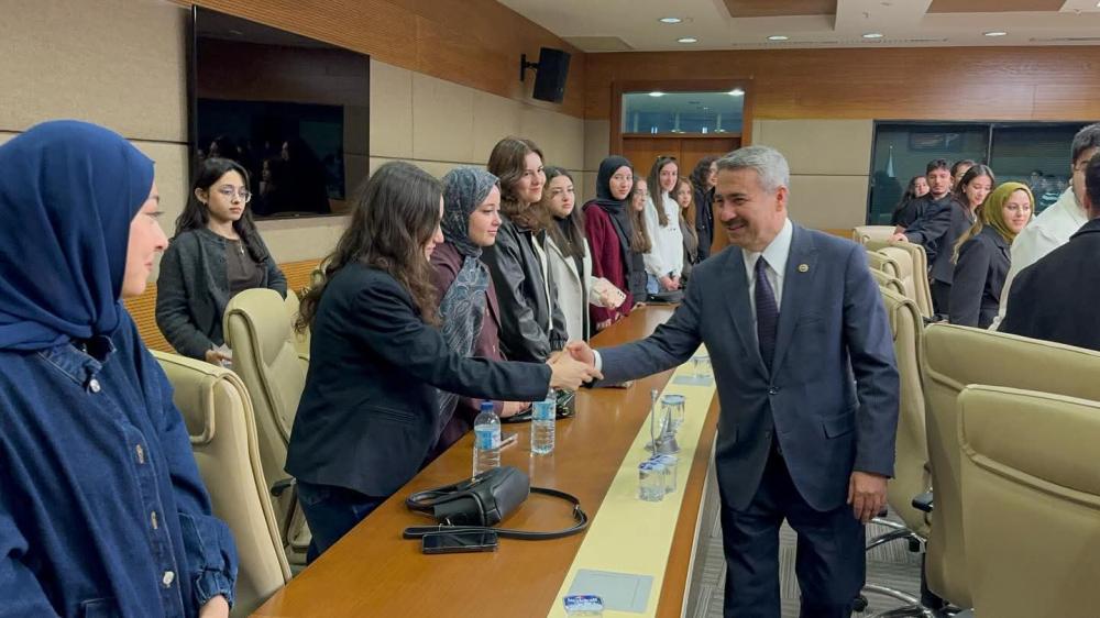 MUSTAFA ALKAYIŞ’TAN GENÇ HUKUKÇULARA TBMM’DE ANLAMLI EV SAHİPLİĞİ