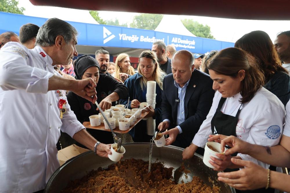 YÜREĞİR BELEDİYESİ LEZZET FESTİVALİNDE YÖRESEL ÜRÜNLERİNİ TANITTI