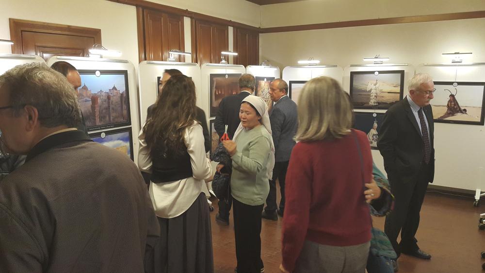 TÜRK DÜNYASININ ÖNEMLİ İSİMLERİNDEN SERİKBOL KONDİBAY\'IN RESİM SERGİSİ SANATSEVERLERLE BULUŞTU