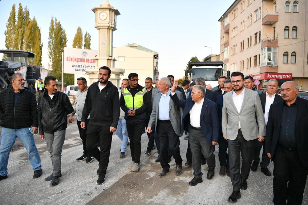 BAŞKAN BÜYÜKKILIÇ’TAN PINARBAŞI'DA GÖNÜLLERİ KAZANAN HİZMET SEFERBERLİĞİ