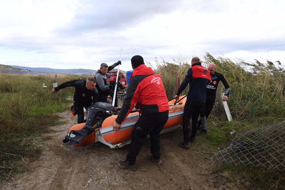 FOÇA\'DA YARALAR SARILIYOR