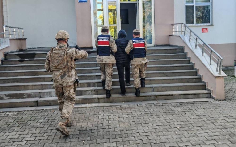 BİNGÖL’DE ARANAN İKİ HÜKÜMLÜ YAKALANDI
